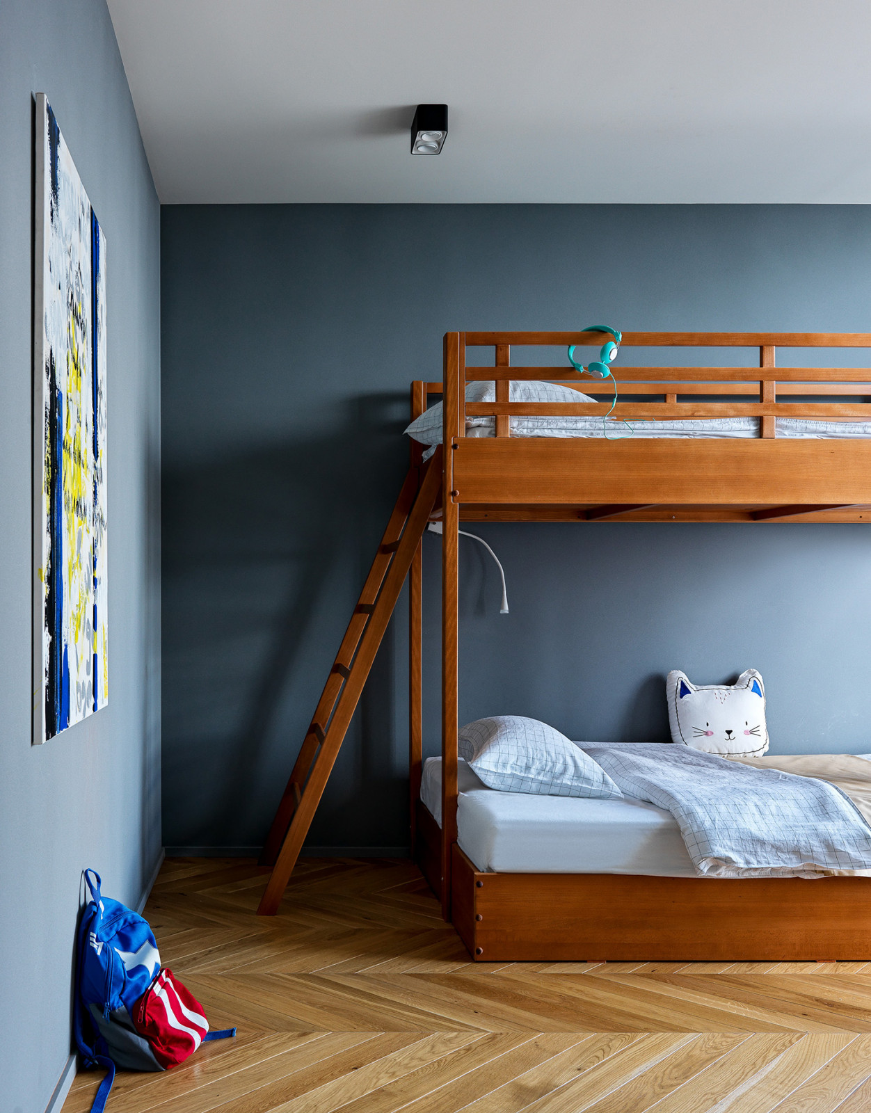 Seaside apartment with a sence of air