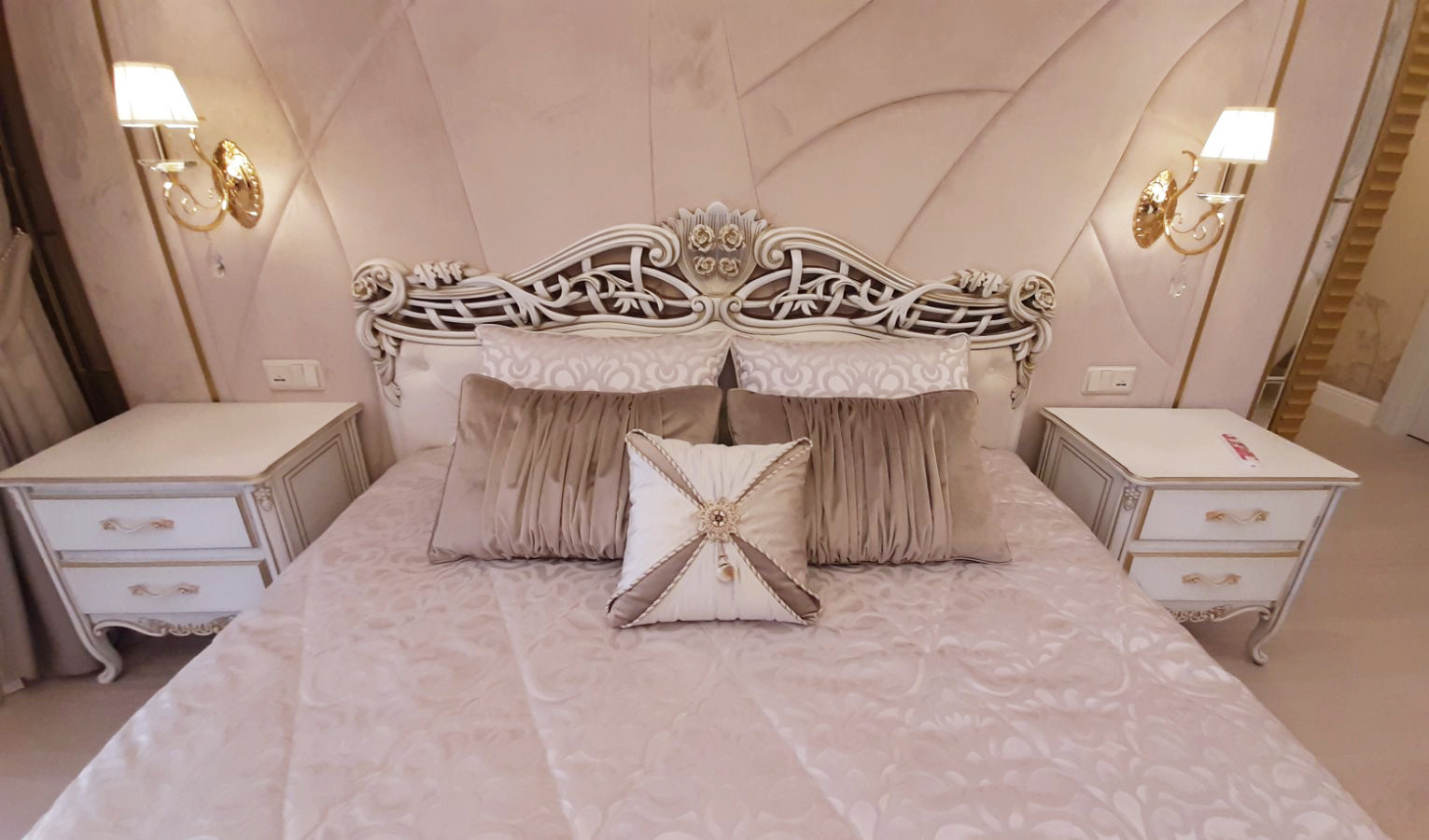 Обложка проекта: Фото готового интерьера. Второй этаж загородного дома, пространство спален в дом