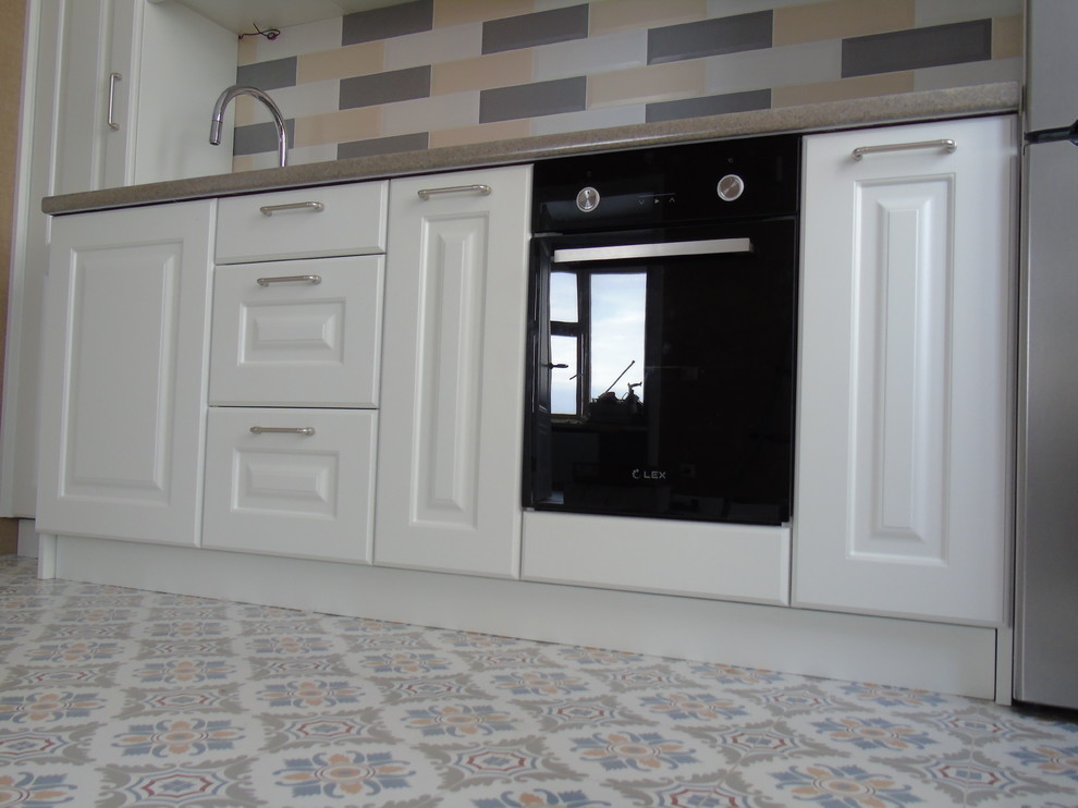 Белая кухня в квартире в Красногорске для заслуженного артиста России