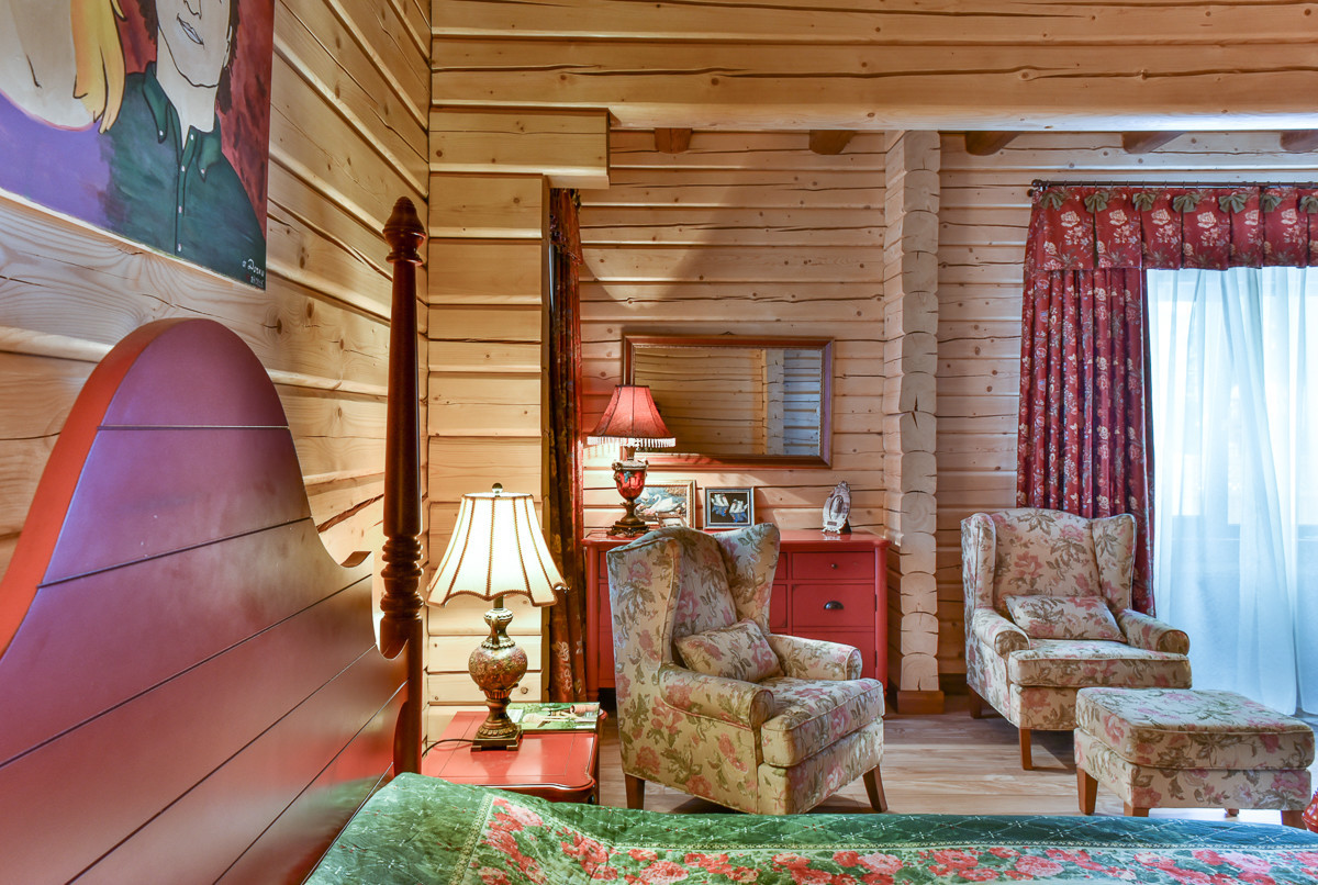 Дом с витражами