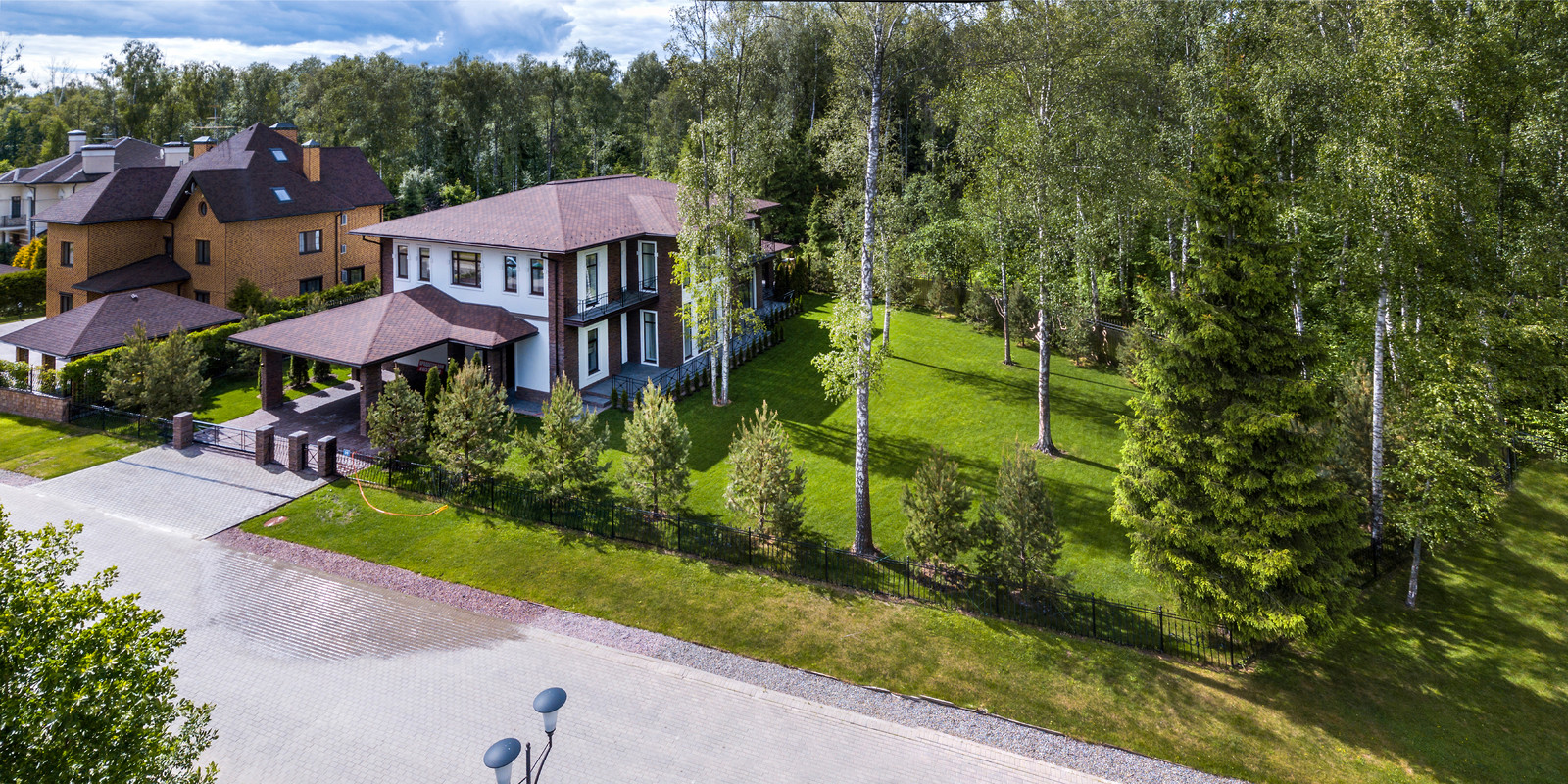 Обложка проекта: Дом в современном стиле