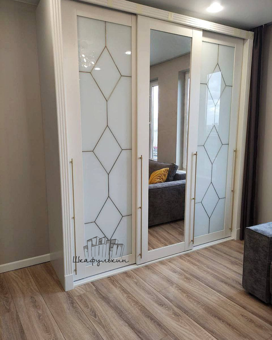 ШКАФ - КУПЕ С ЗЕРКАЛОМ