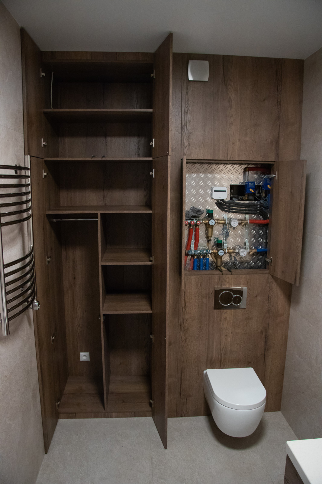 Встроенный шкаф в ванну. Тумба под раковину