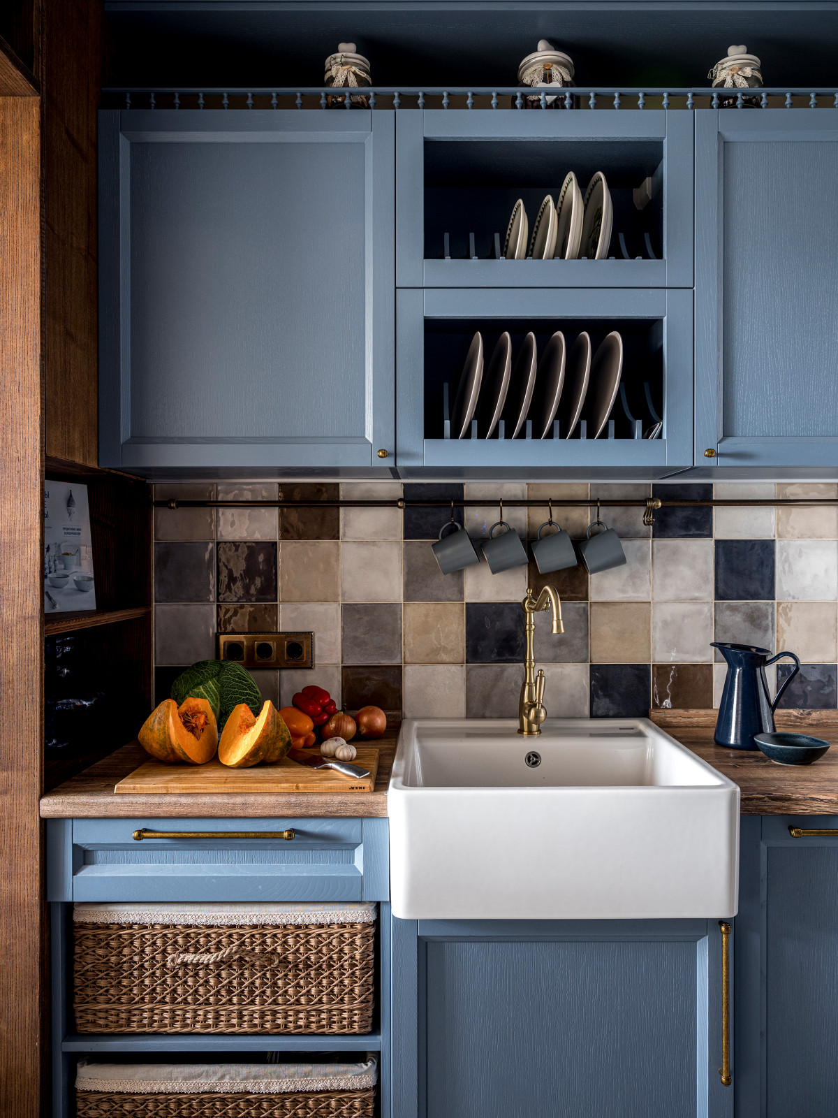 Проект недели: Вытянутая кухня с огороженной столовой