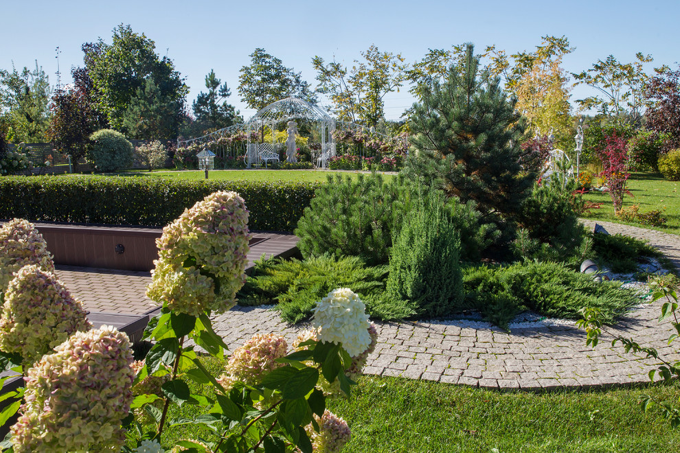 Сад на Пятницком шоссе.  Дизайнер Лариса Юрова