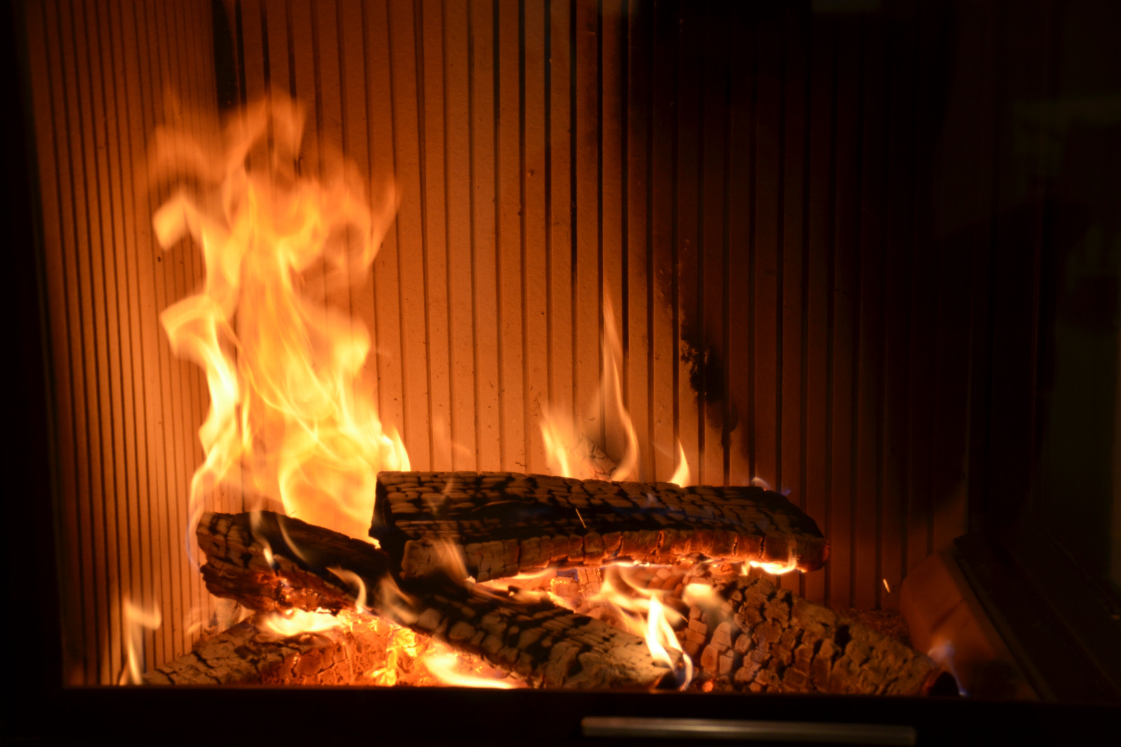 Минималистичный камин.