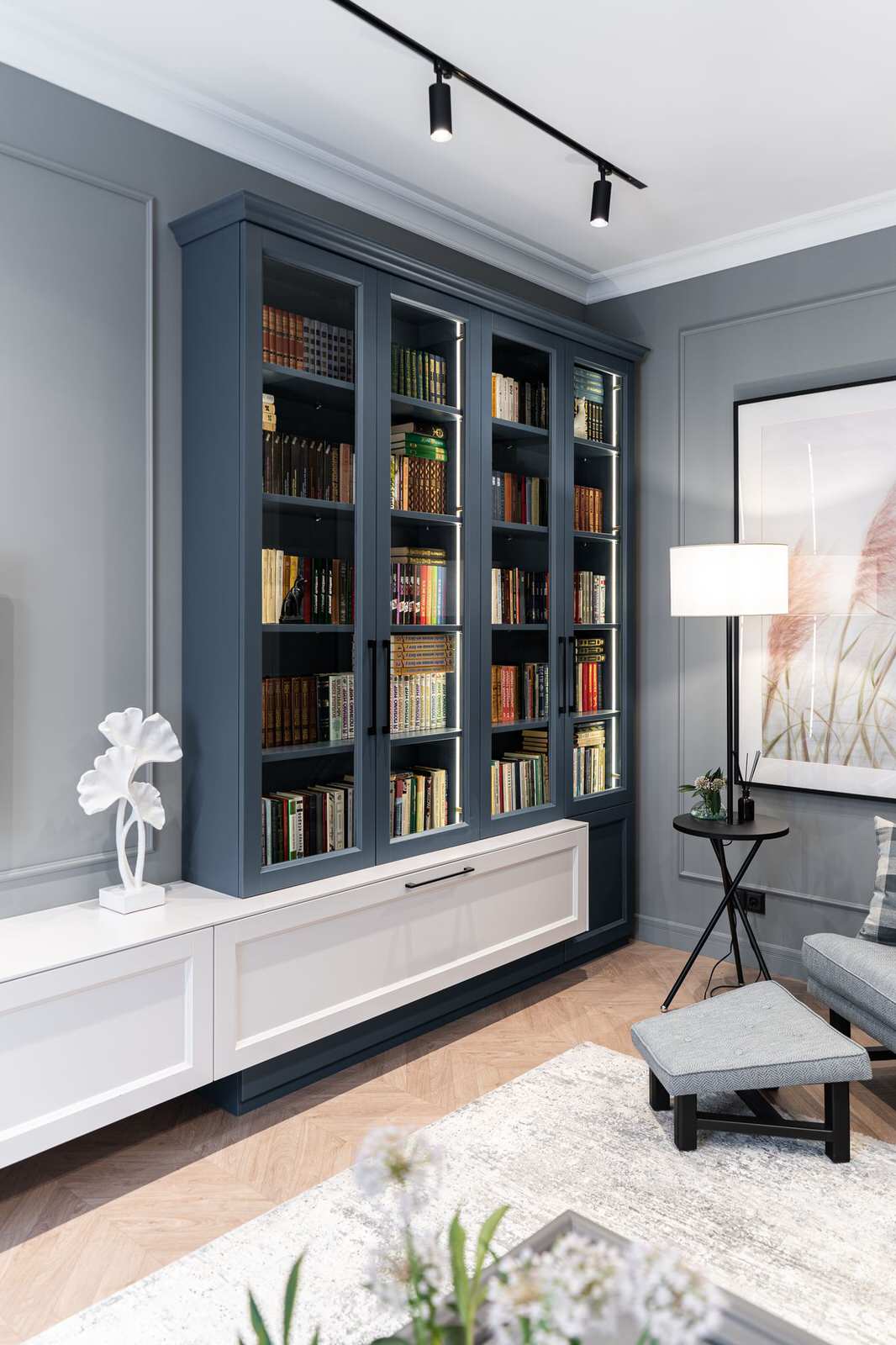 Библиотека в гостиной