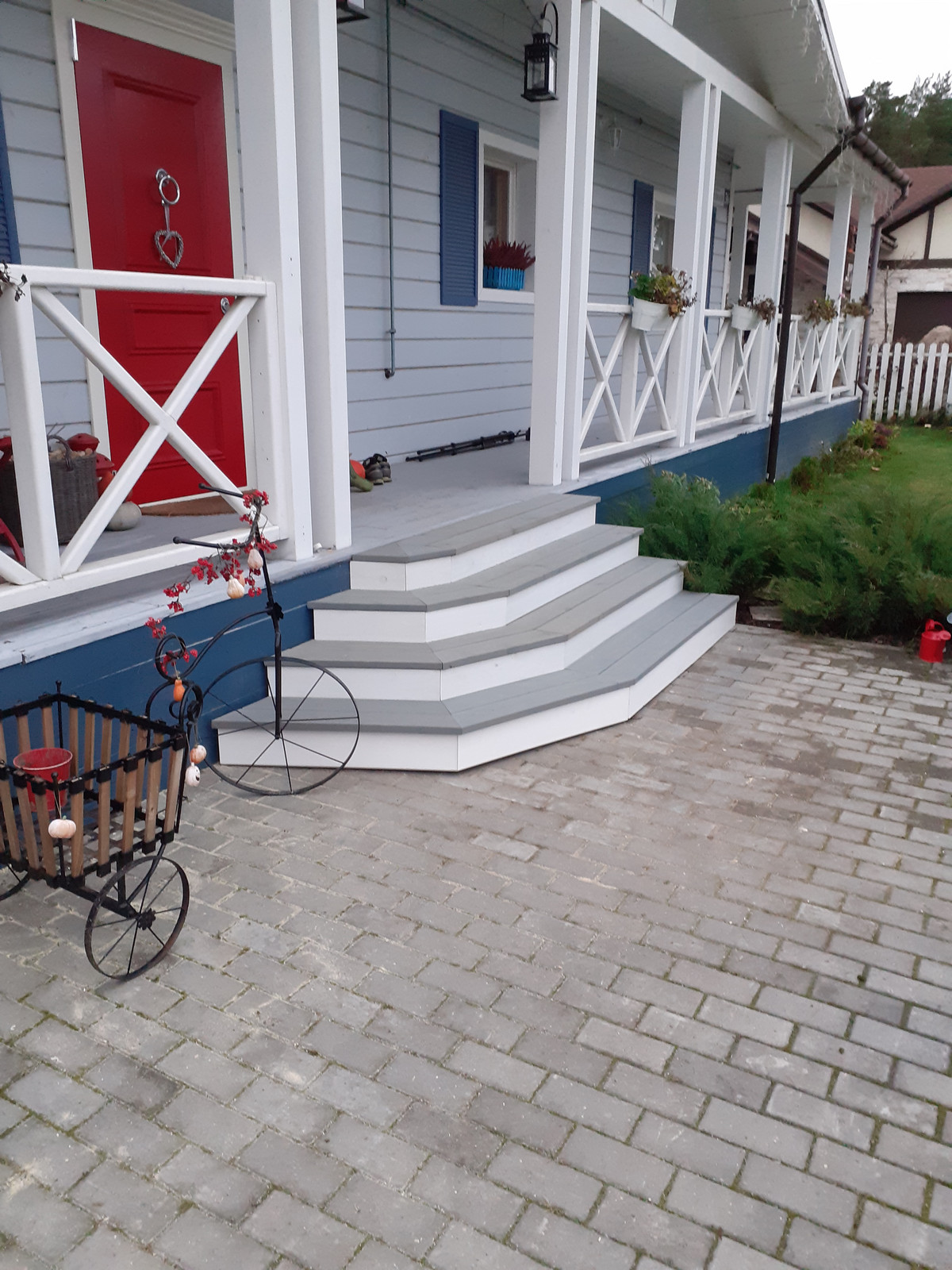 Обложка проекта: Крыльцо