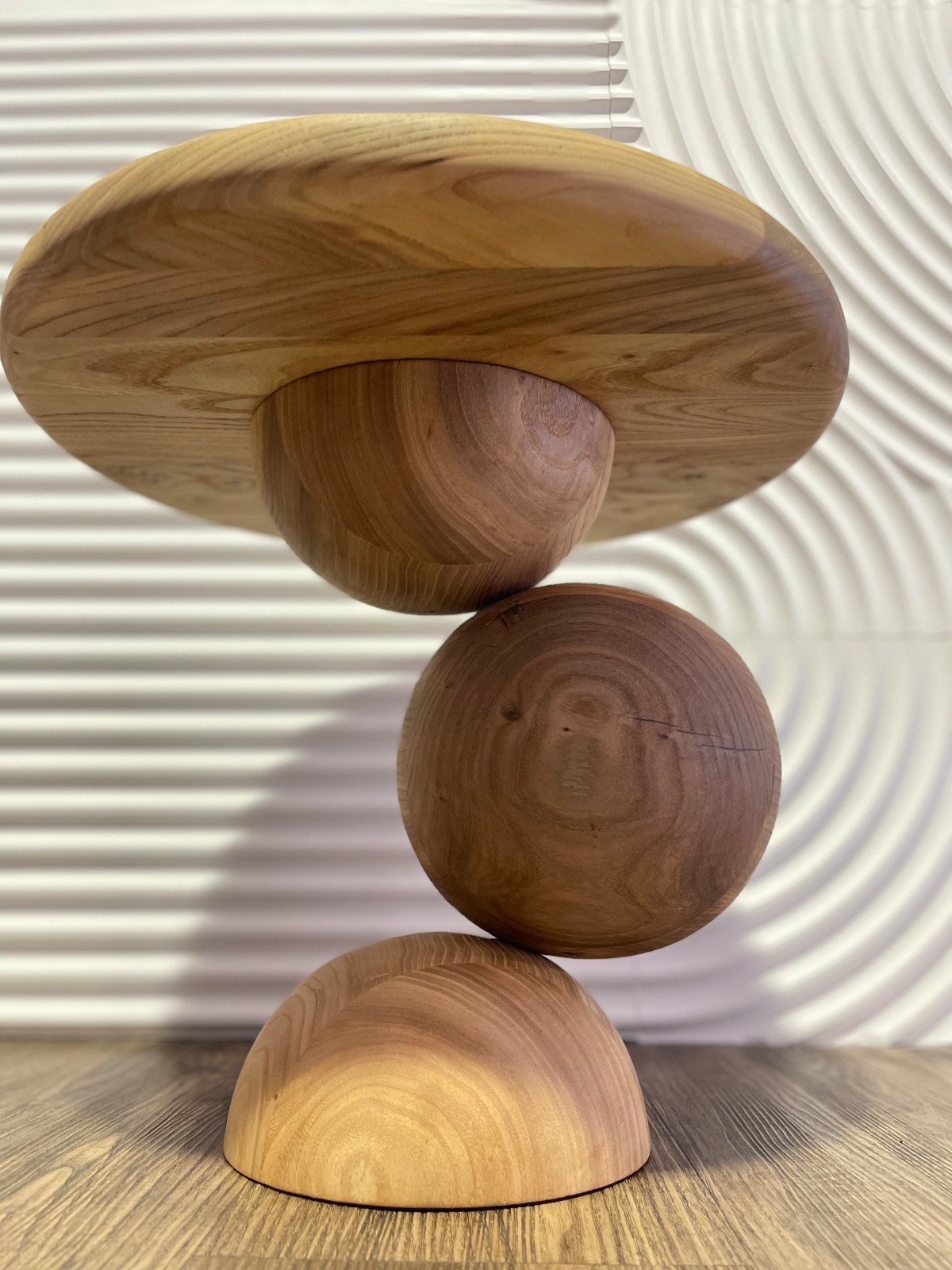 Обложка проекта: Журнальный стол с сферическим основанием.