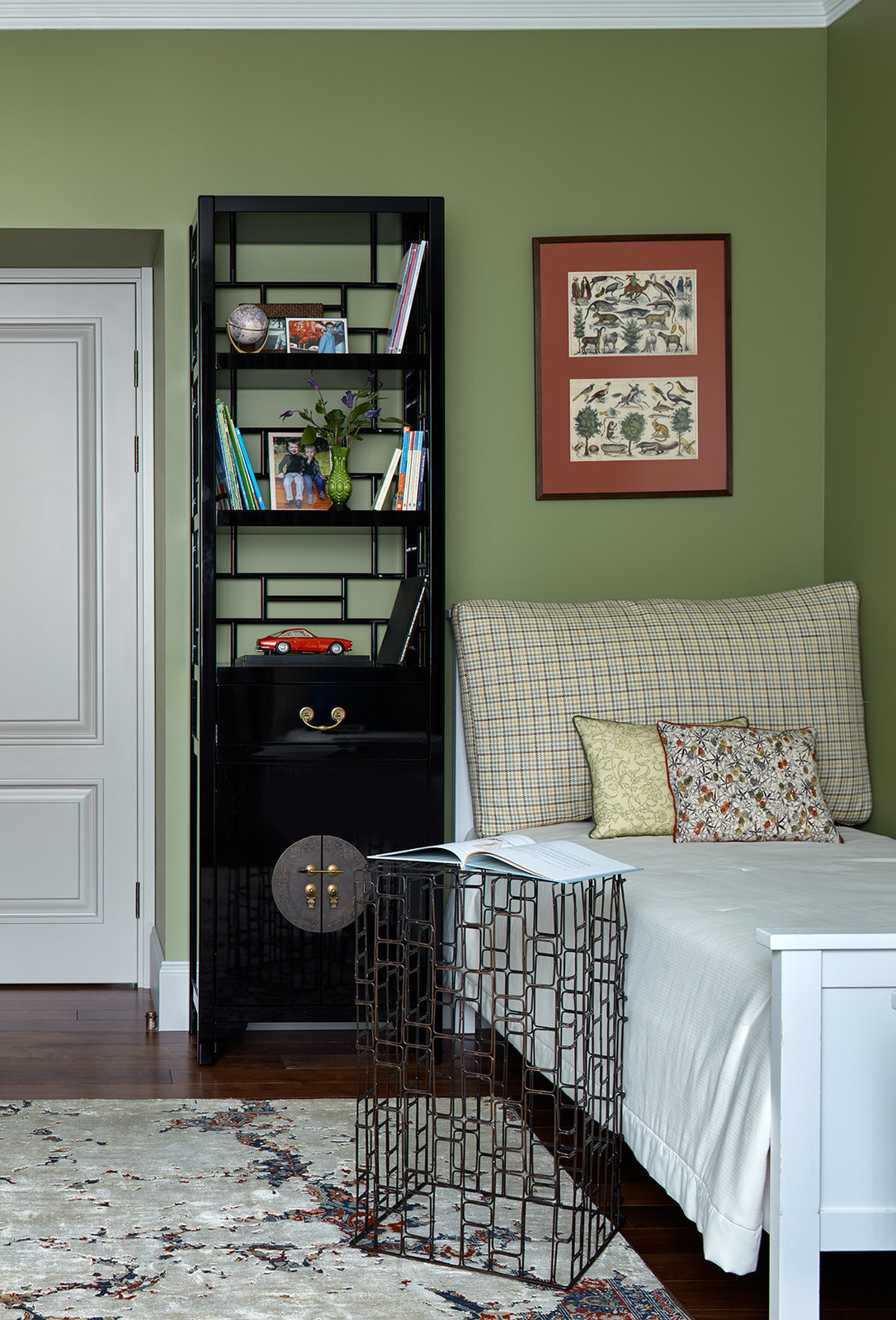 Детская с зелеными стенами