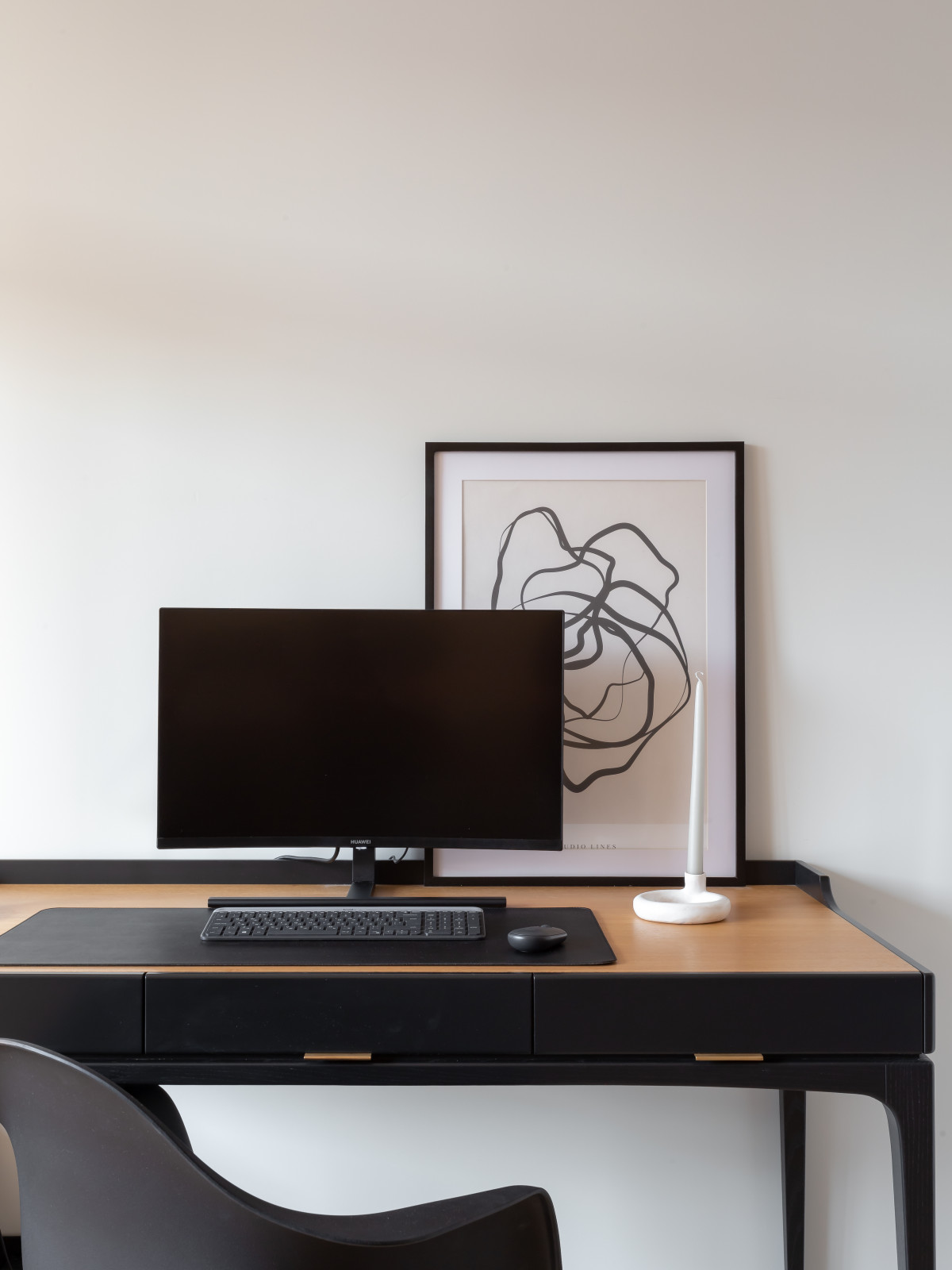 Графичный "Черно-белый" интерьер для студентки архитектурного ВУЗа