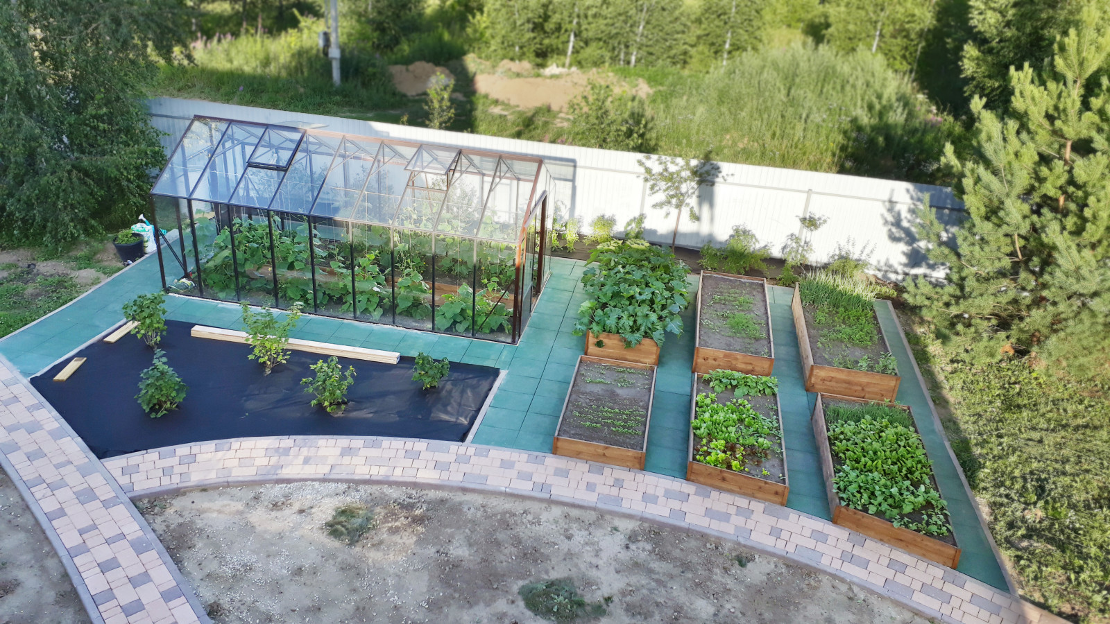 Фото реализации садов разных лет