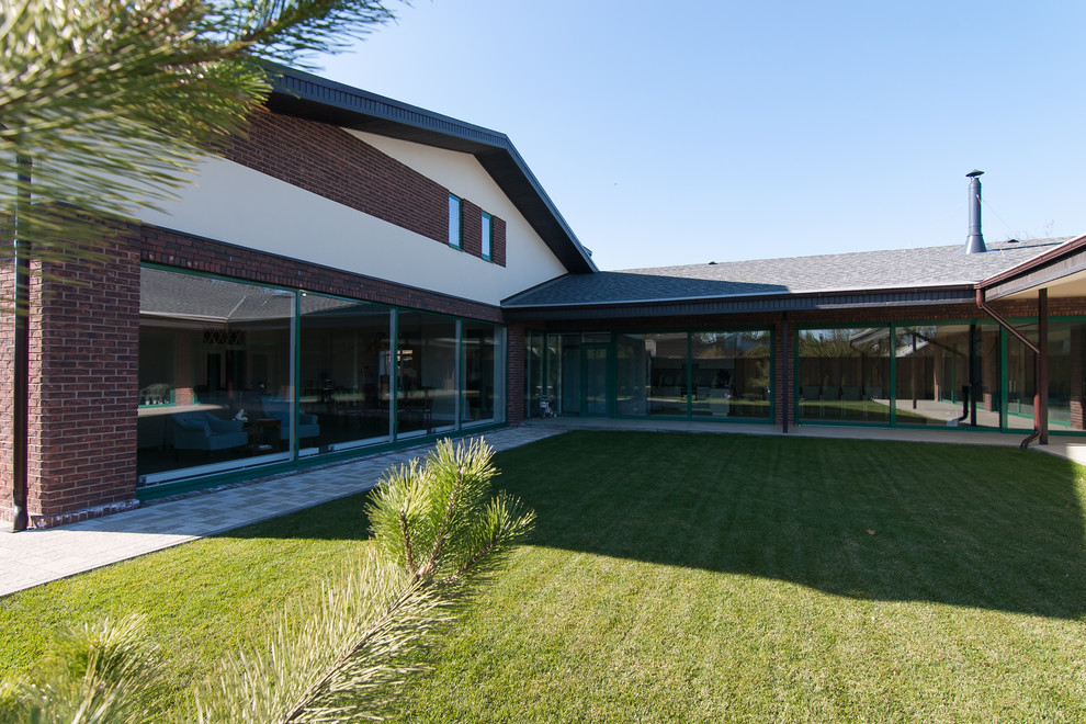 Одноэтажный жилой дом с бассейном и  SPA