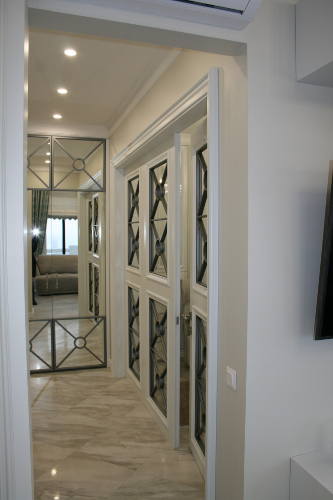 Белая неоклассика с оттенком морской волны