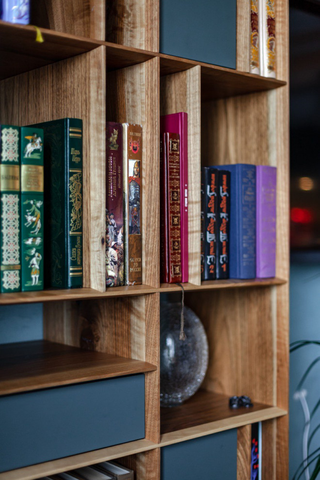 Реализация проект гостиной с эксклюзивным дизайном дверей г. Санкт-Петербург