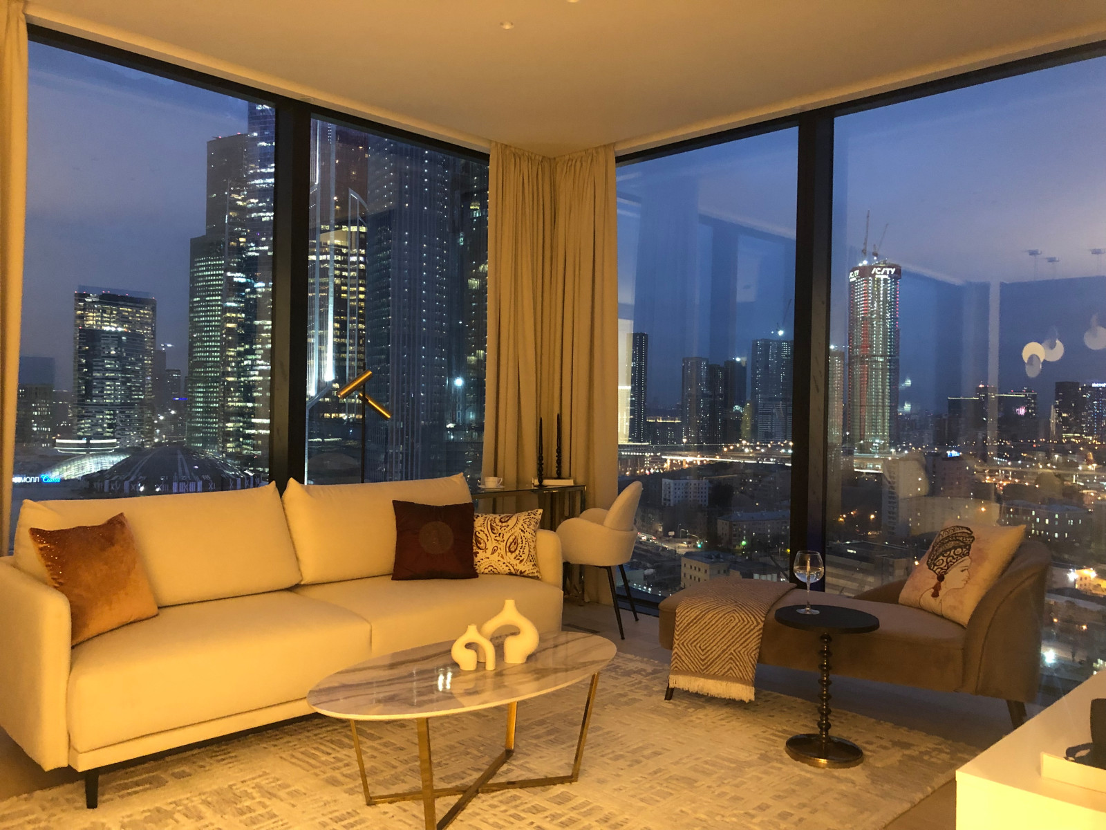 Обложка проекта: Хоумстейджинг апартаментов для долгосрочной аренды в Capital Towers