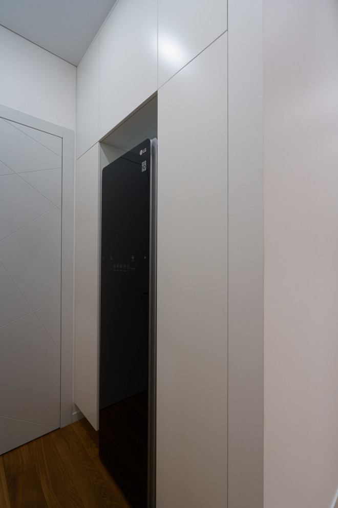 Длинный шкаф для длинного коридора