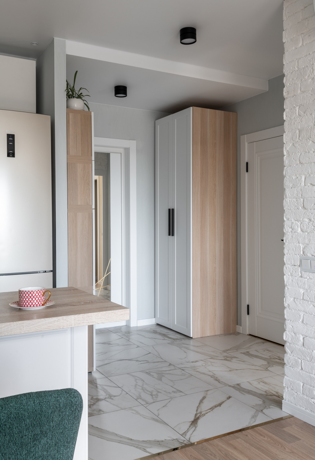 Шкаф прихожей в квартире