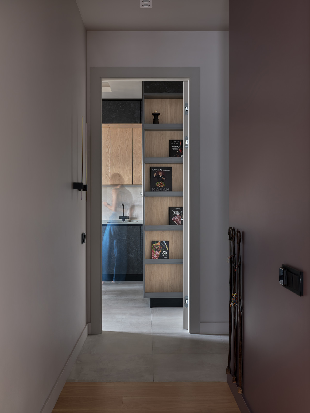 Современный интерьер с фиолетовыми акцентами