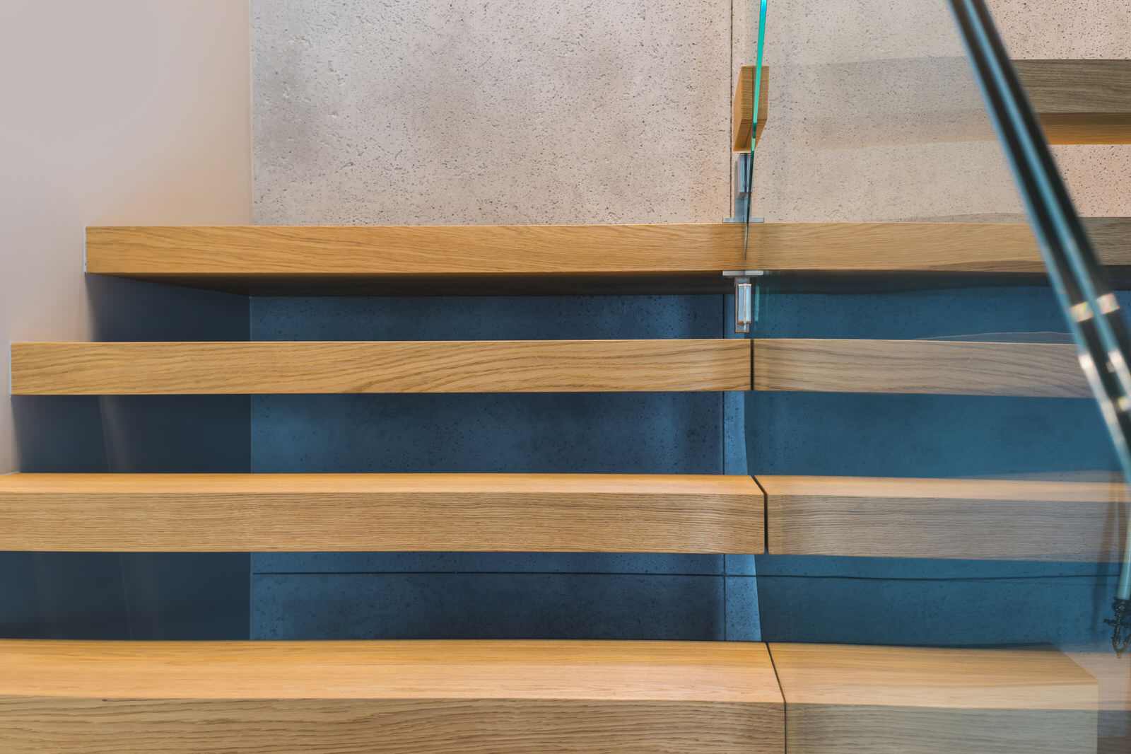 Консольная лестница в загородном доме