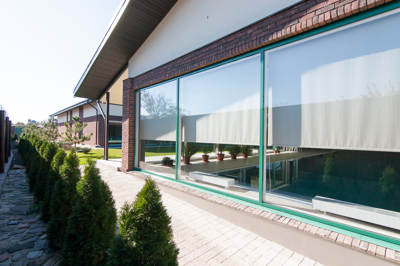 Одноэтажный жилой дом с бассейном и  SPA