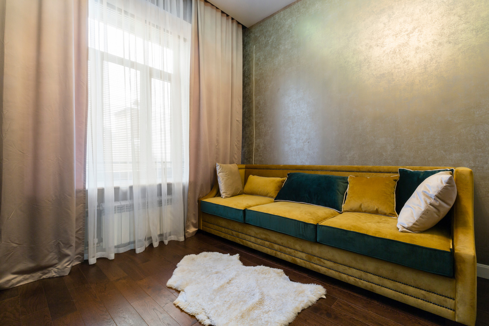 STYLISH LUX APARTMENT IN THE HEART OF THE CITY