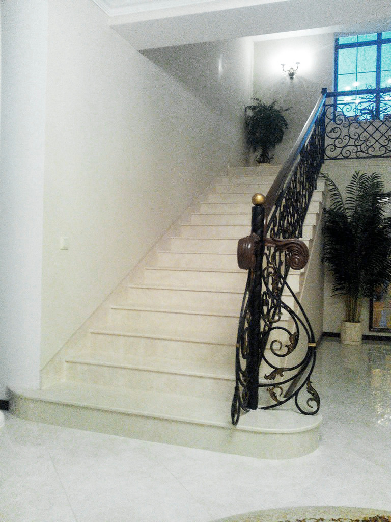 Мраморная лестница