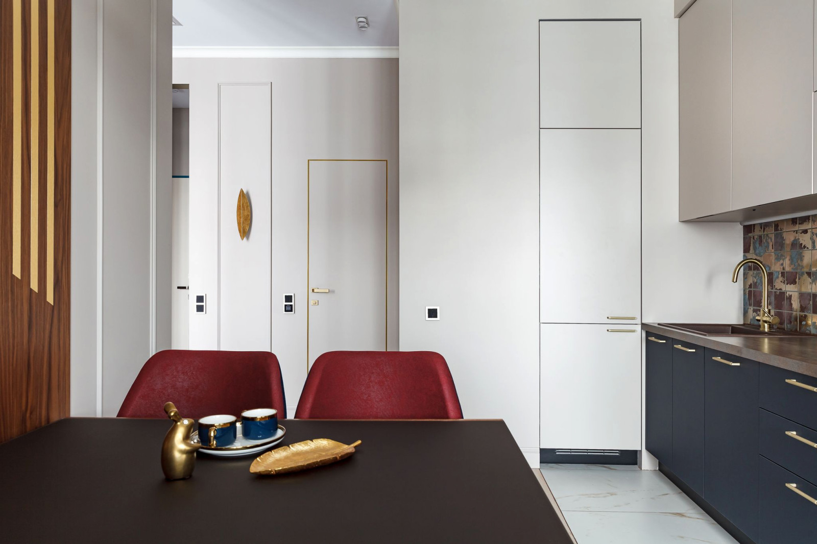 Обложка проекта: Квартира с золотом