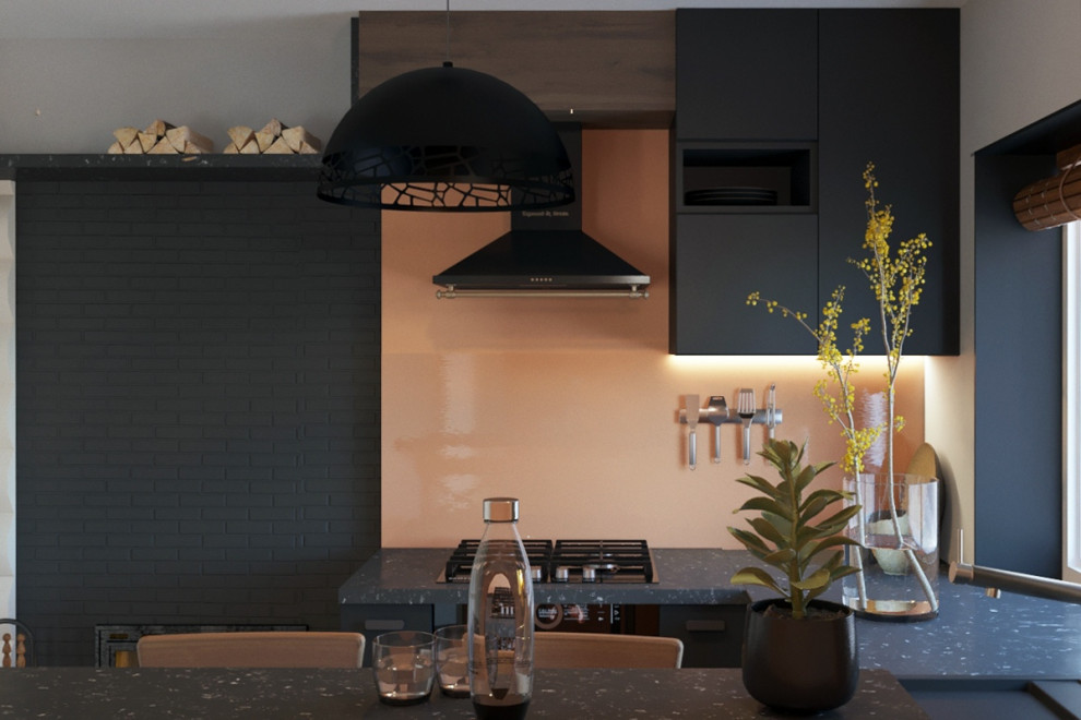 Обложка проекта: Маленькая кухня в доме из бруса с камином