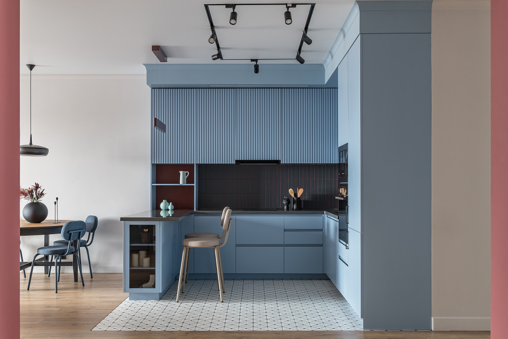 Трехкомнатная квартира с кухней—гостиной