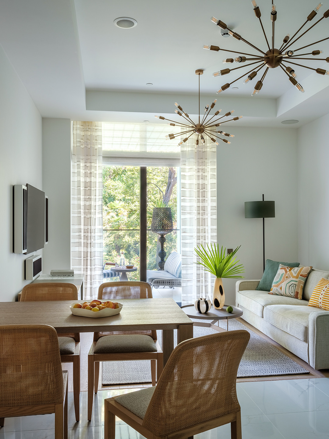 Двухкомнатные апартаменты в премиальном комплексе в Сочи