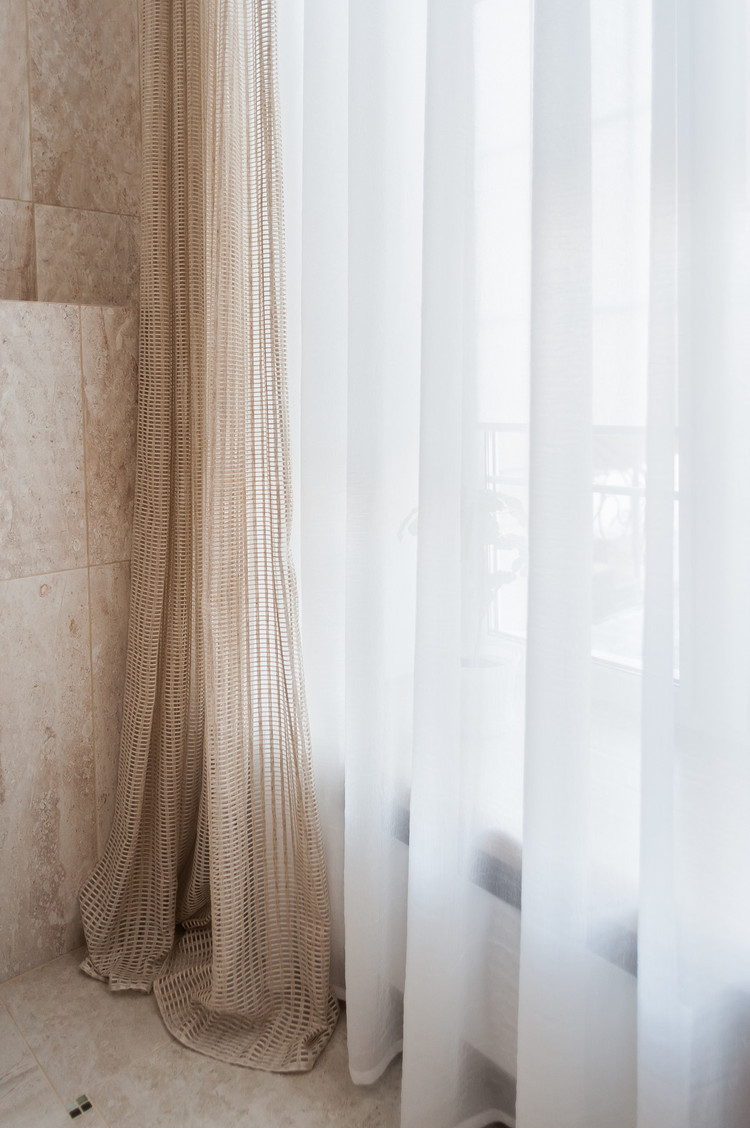 Загородный дом с розовой столовой