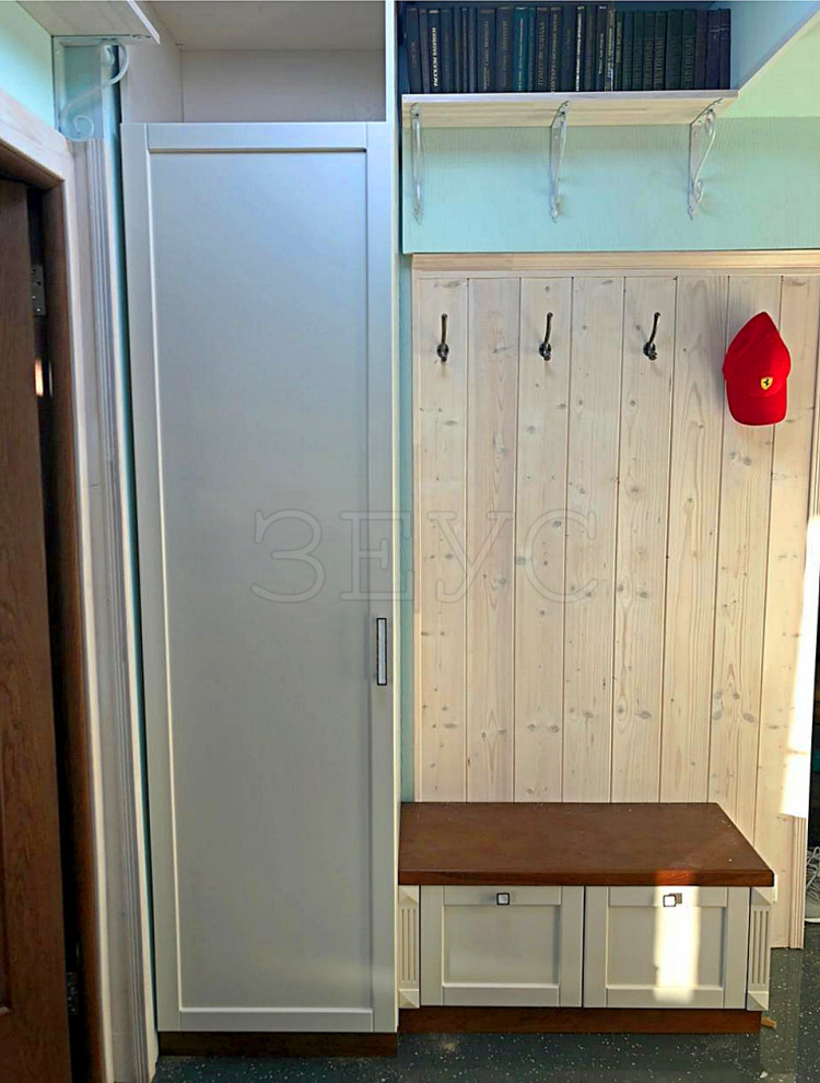 Миниатюрная прихожая для студии..