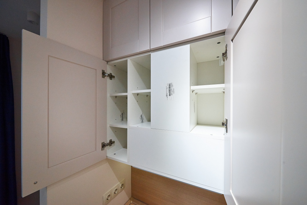 Кухня из эмали и шкаф для хранения