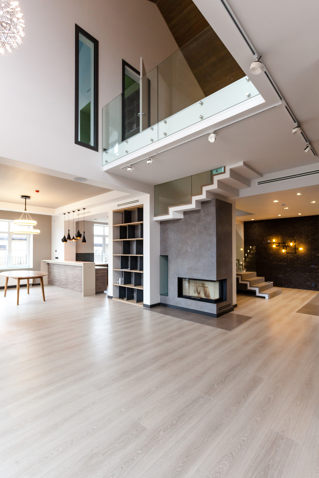 двусветное пространство гостиной