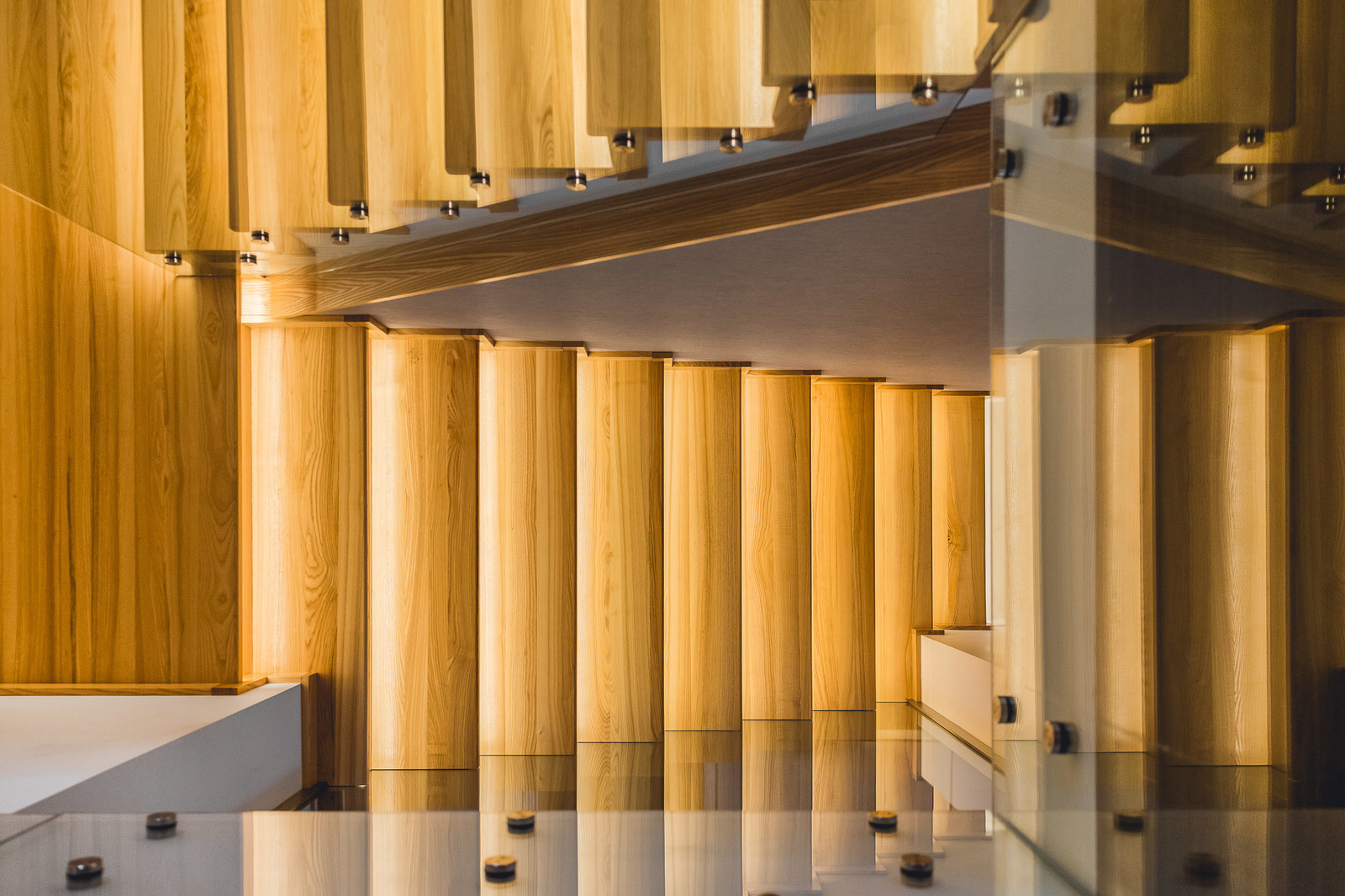 LET'S DRINK CHAMPAGNE AND DANCE ON THE TABLE