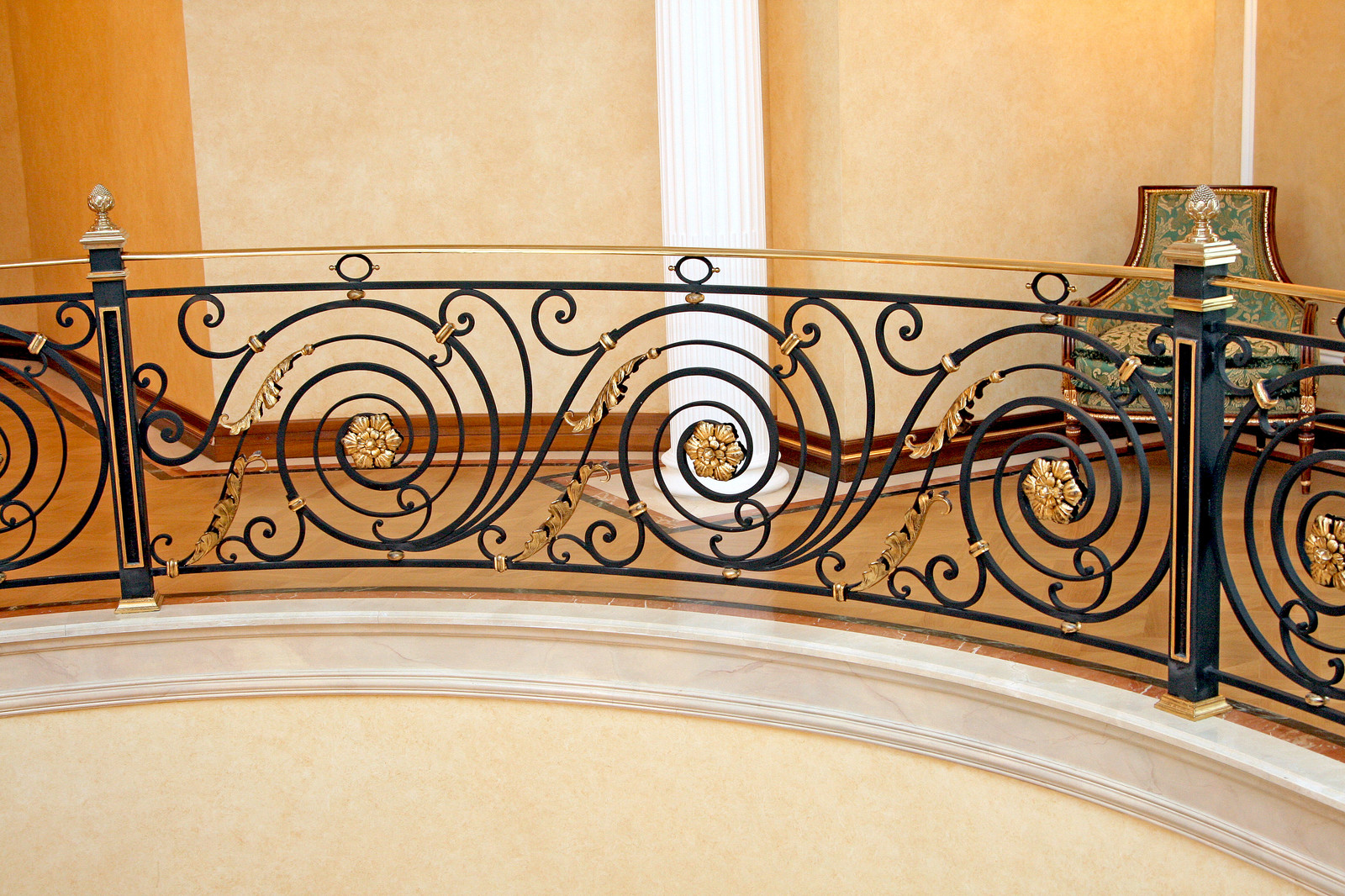 Лестница в классическом стиле