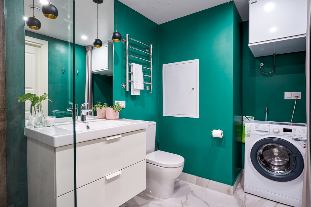 На берегу лесного ручья