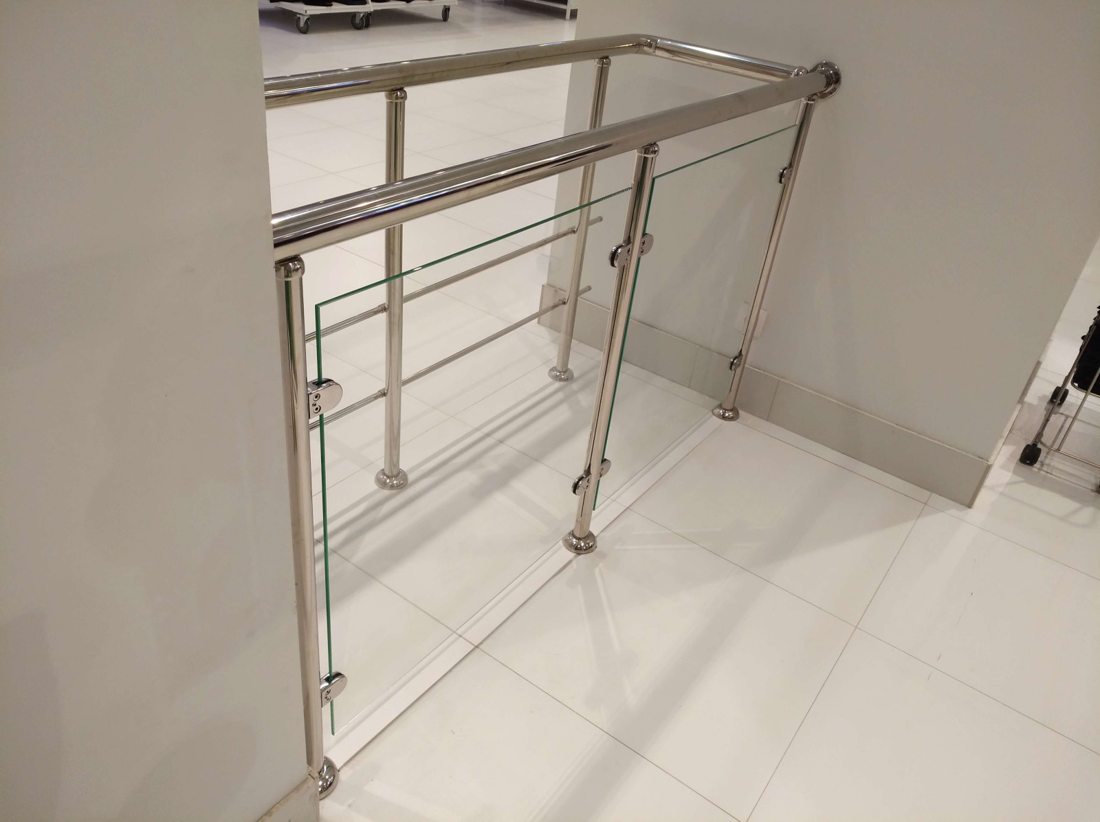 Нержавеющее ограждение со стеклом