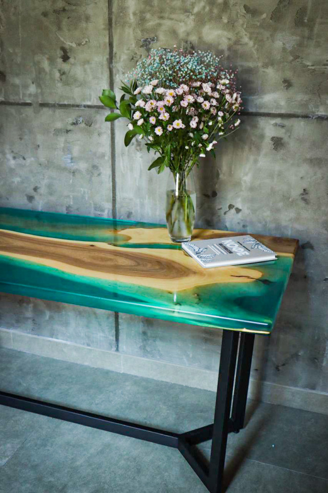 Классически стол-река из голубой смолы