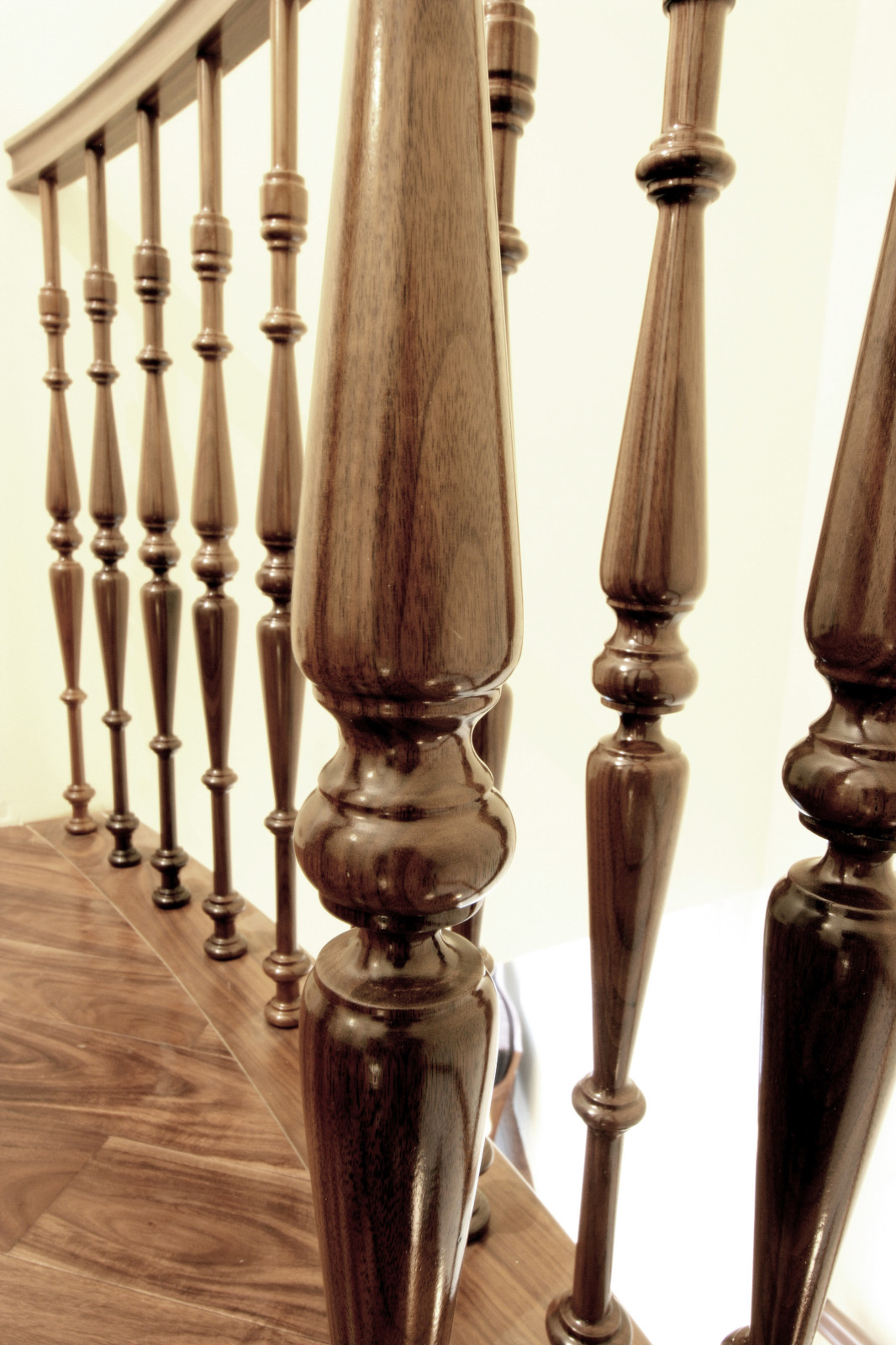 Деревянное ограждение в классическом стиле