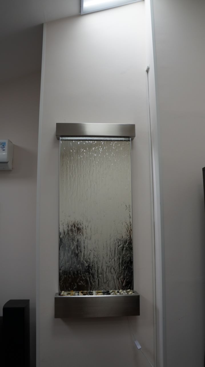 Фото производимой продукции: пузырьковые панели и колонны, интерьерные водопады