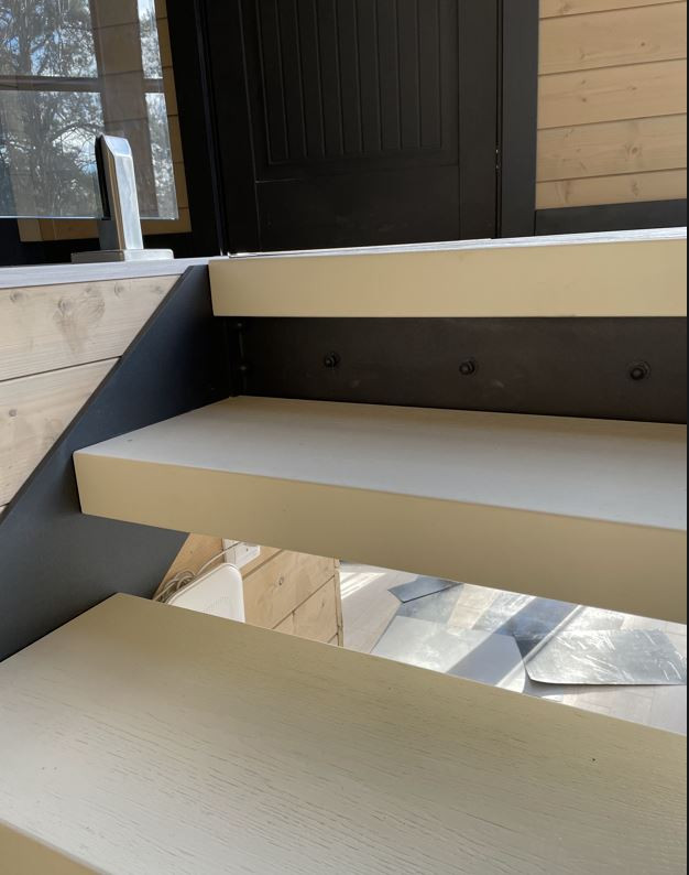 Лестница в купольном доме