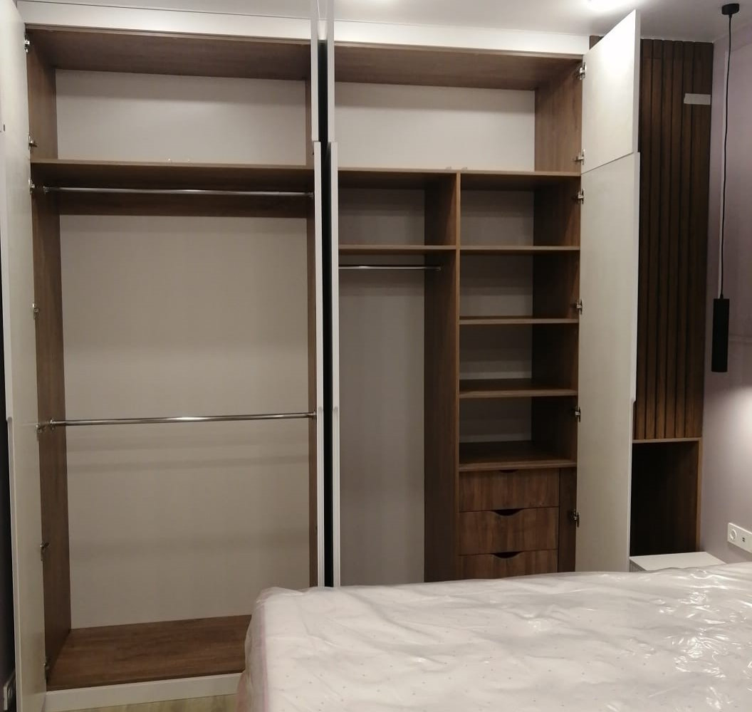 Шкафы и кухня