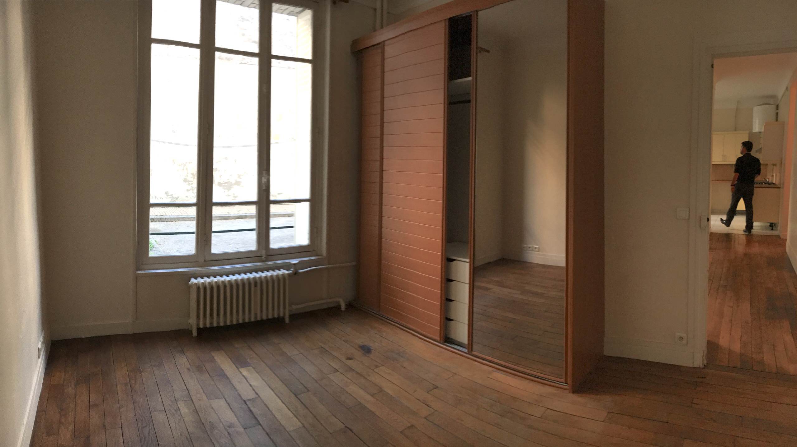 До и после: Оттенки терракоты в небольшой парижской квартире