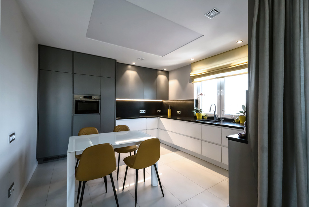 Дизайн квартиры в современном стиле с  акцентами.