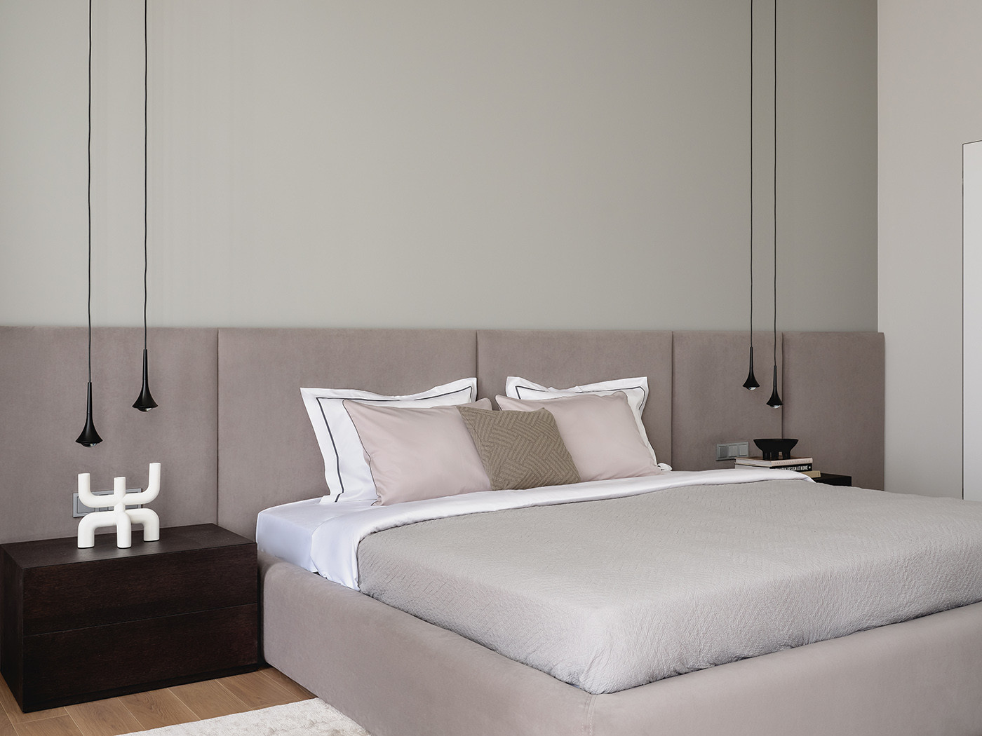 Спальня. Изголовье кровати.