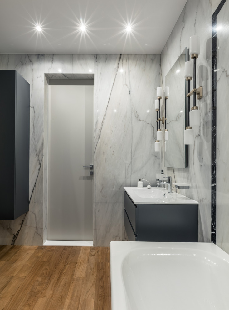 Яркая квартира с элементами из латуни