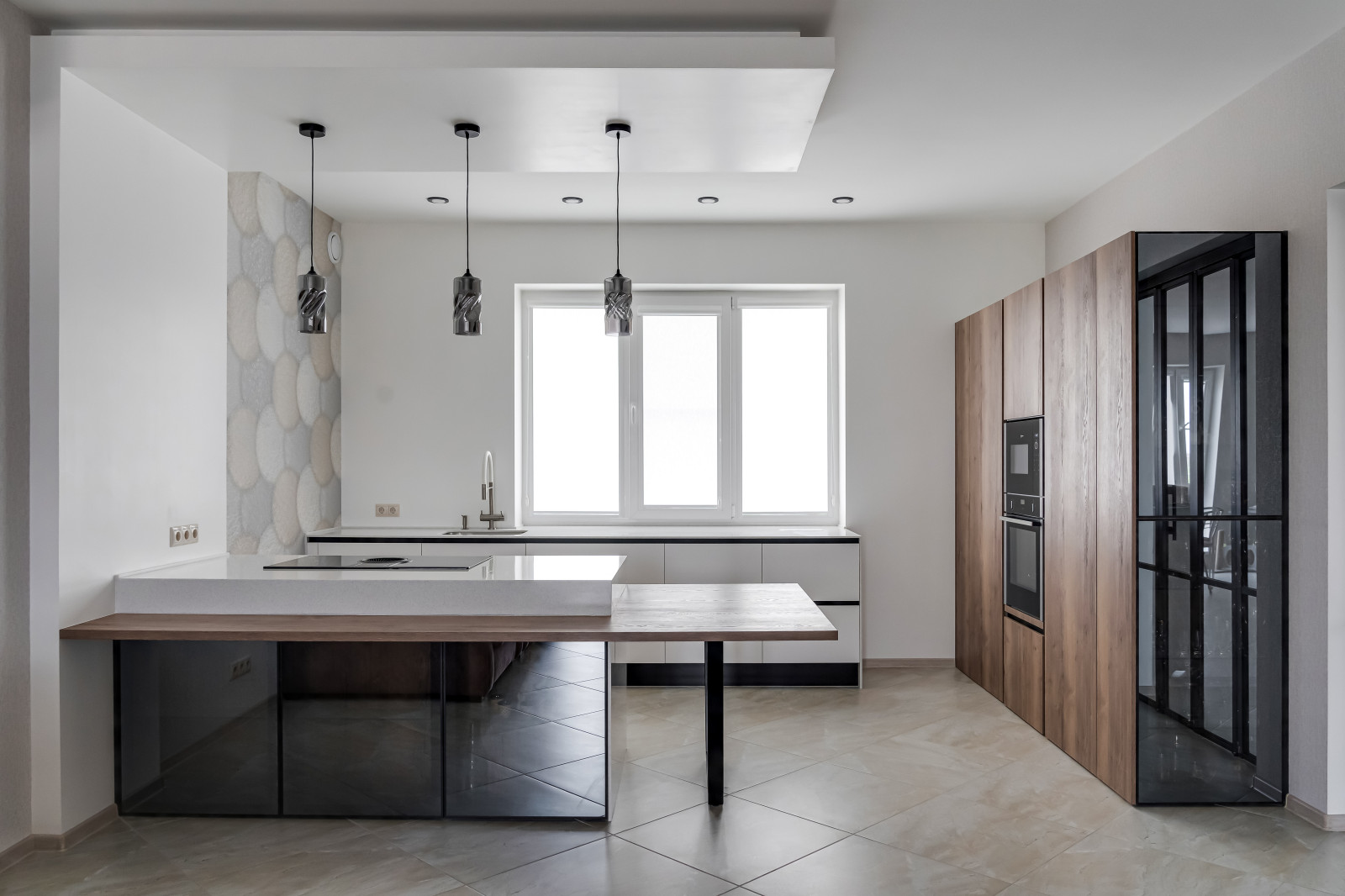 Кухня в современном стиле для загородного дома