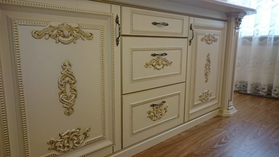 Обеденный стол-остров на кухню